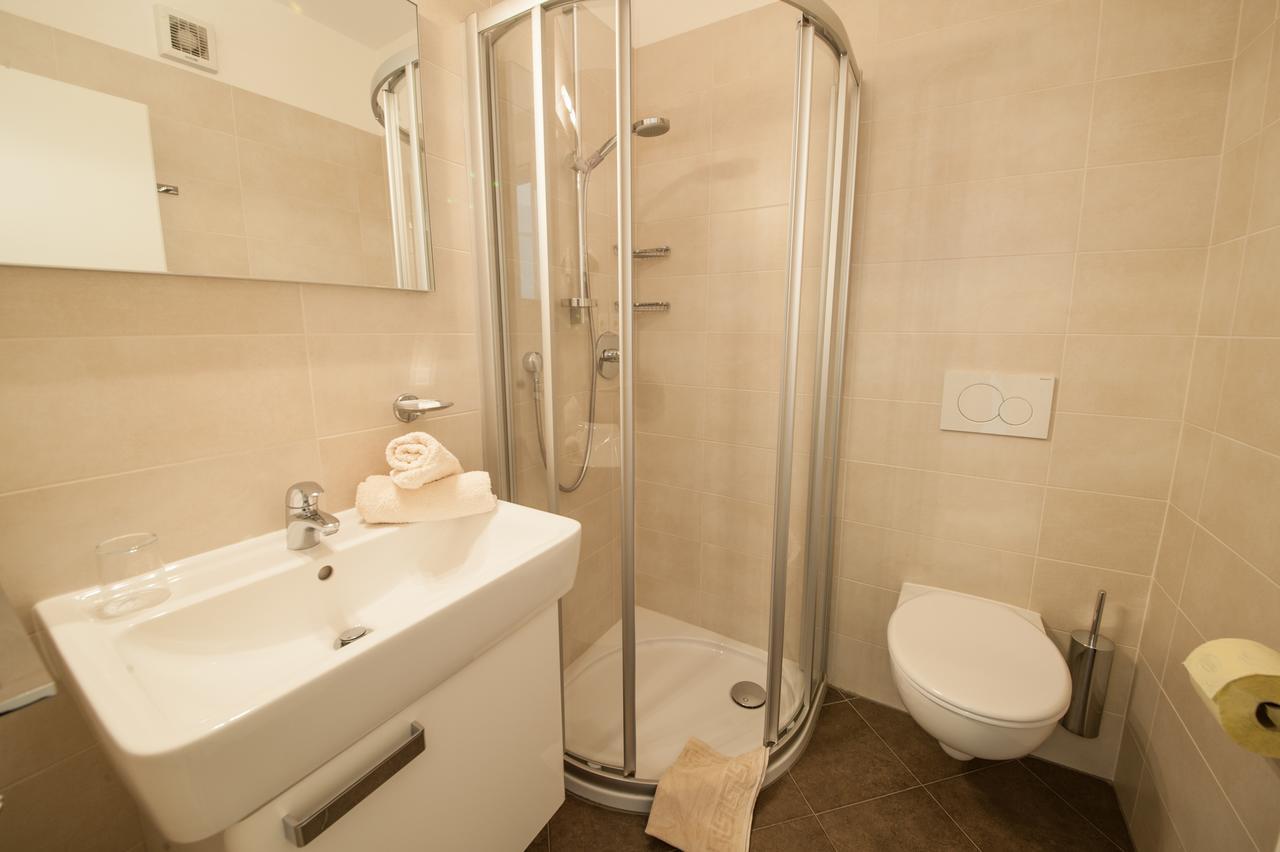 Studio Apartment,499393698:JPEG