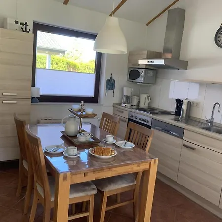 Ferienhaus in Großwürden mit Garten, Terrasse und Grill-3