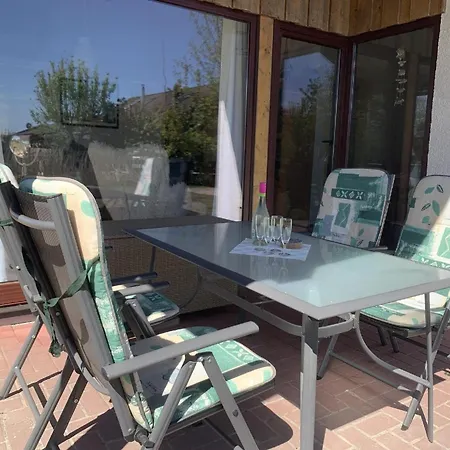 Ferienhaus in Großwürden mit Garten, Terrasse und Grill-2